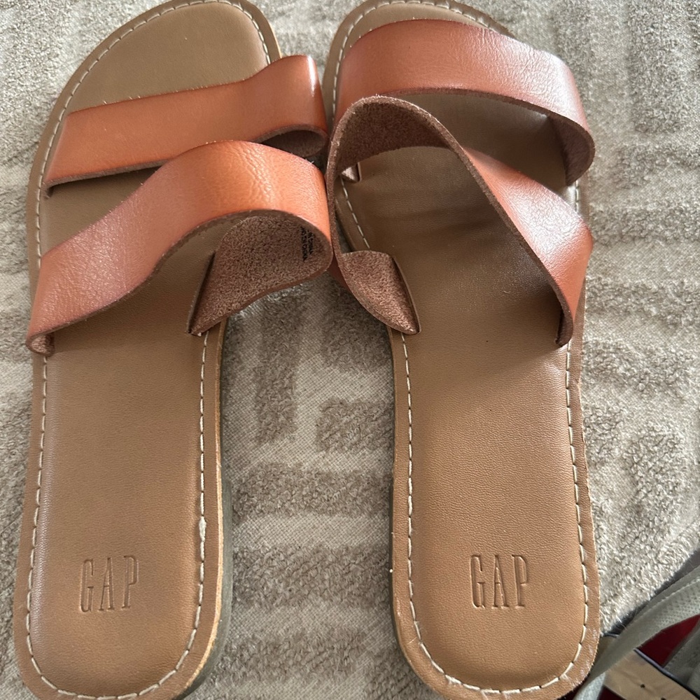 Women's size 6.5 Gap sandals. Worn once. Dark tan colored.